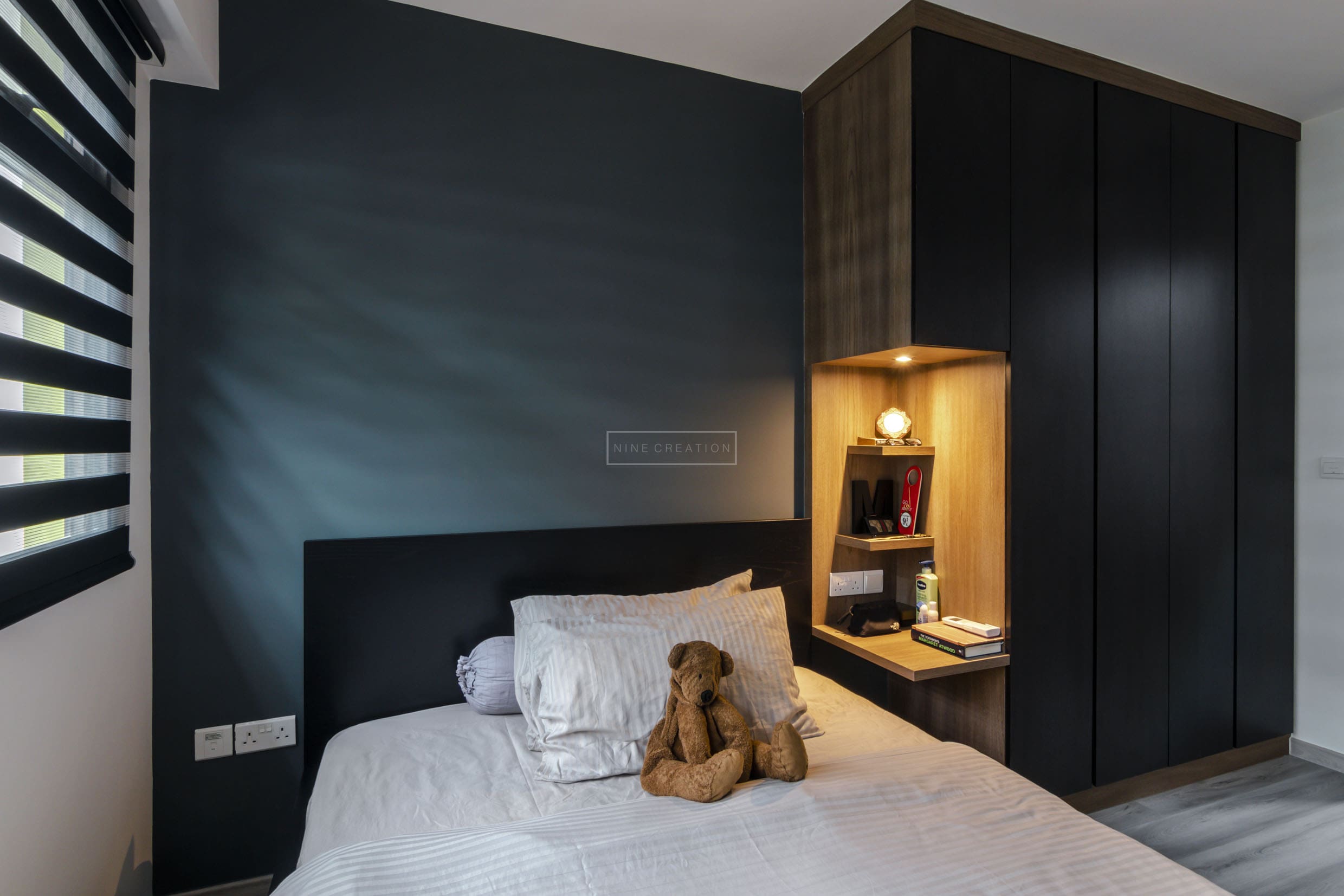 Read more about the article Stylish Walk in Wardrobe Inside HDB Bedroom Design in Singapore